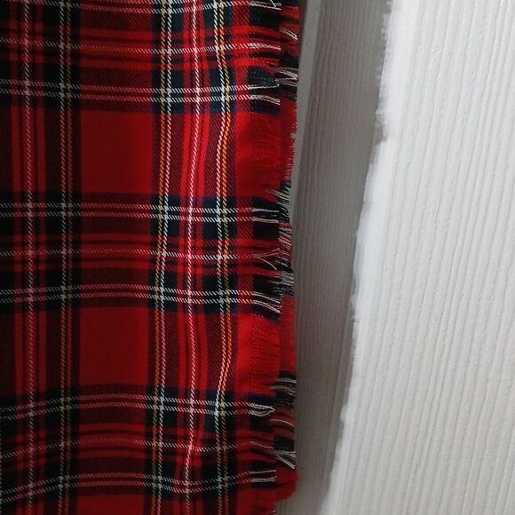 Irish Red tartan plaid fringe edge wrap kilt with safety pin Sz One Size  NWOT - Picture 5 of 6